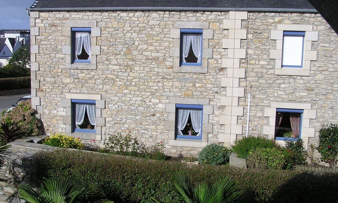 Roscoff House | Terraced house ideally located in a quiet and functional area