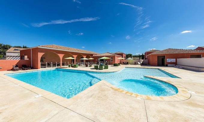 Saint-Christol Hotel | Terres de France - Le Domaine de Bacchus