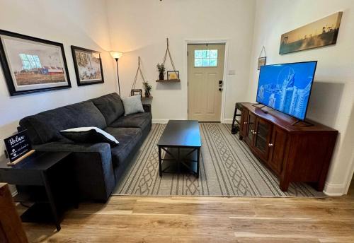 Nederland House | Texas Spindletop 3BR 2BA Home