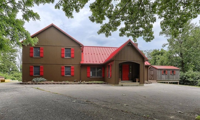 Stouchsburg House | Texter Mountain Lodge - 105 Acre Mountain Home