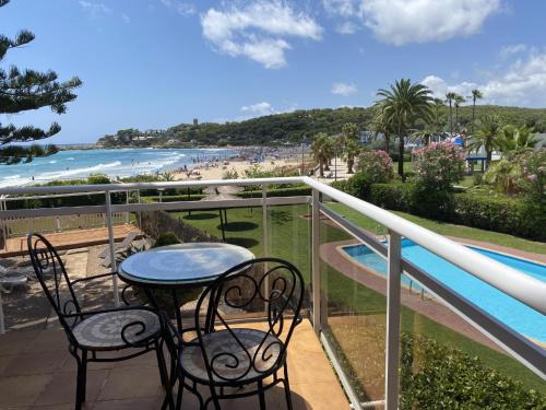 Tamarit House | Th29 Deluxe beachfront apartment in Tamarit