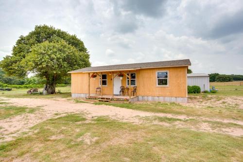 Thackerville House | Thackerville Getaway with Porch - Near WinStar!