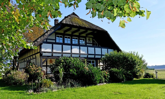 Siggermow Apartment | Thatched-roof villa on Wiesengrund - ground floor garden apartment