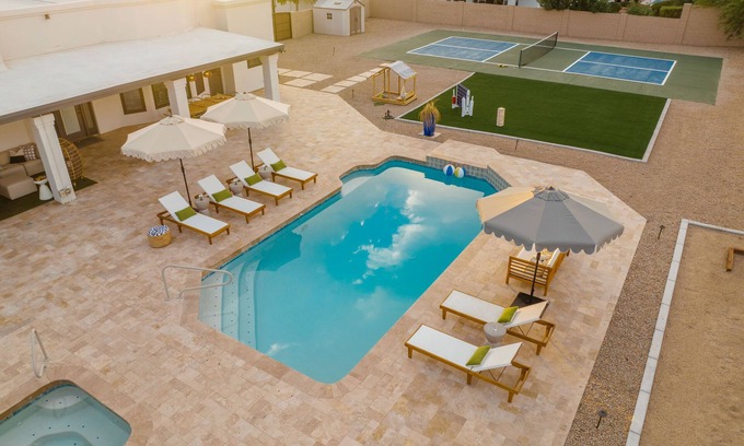 North Scottsdale House | The 1986 Scottsdale Pickleball and Pool Oasis