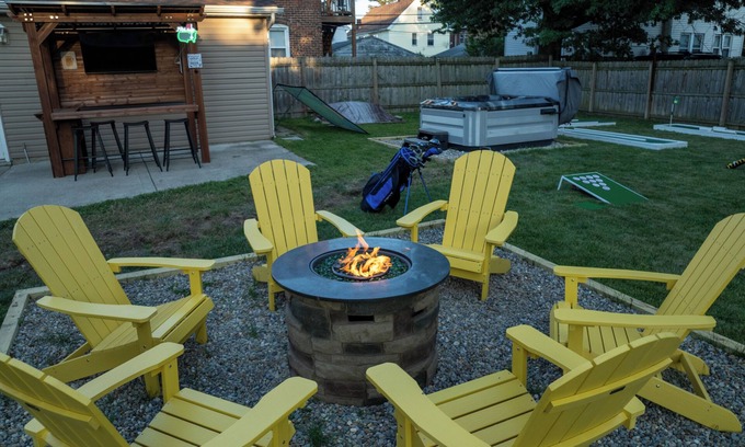 Lakewood House | The 19th Hole in Birdietown-4BD/3Bath-mini golf