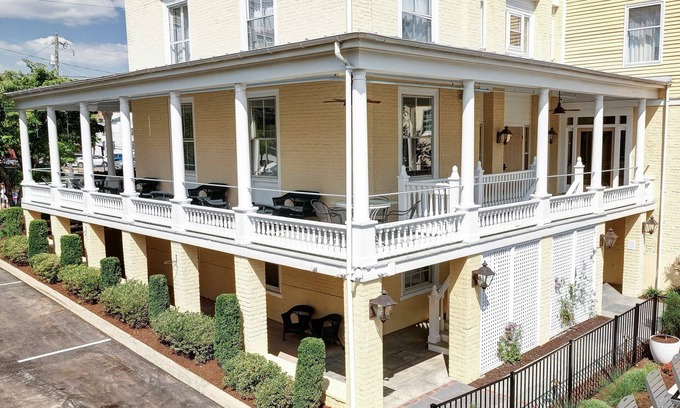 North Downtown Hotel | The 200 South Street with Pool | Walk to Dining and Shops
