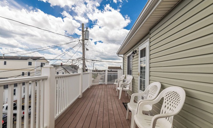 Old Orchard Beach Condo | The 3rd floorcondo has spectacular views of the ocean and beach. Watch fireworks from your balcony/d