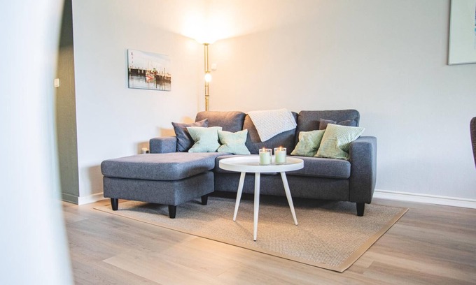 Wenningstedt-Braderup Apartment | The 4-room apartment with around 80 square meters of living space is located in a small residential complex with 4 thatched houses.