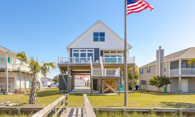 Surf City House | The 9th Hole - Surf City Canal Home - 4BR, Private Dock, Pet Friendly!