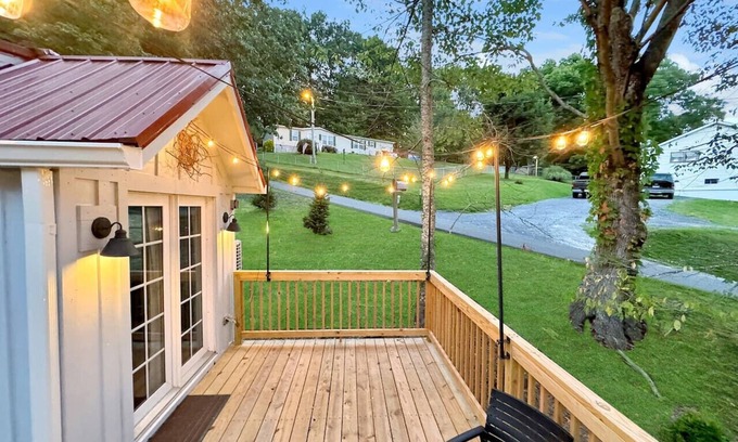 Summersville House | The Acorn - Cozy Retreat in the Heart of Summersville
