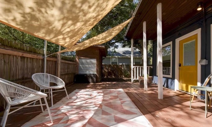 Blackshear-Prospect Hill House | The Adrian | Cozy Modern East Austin Studio