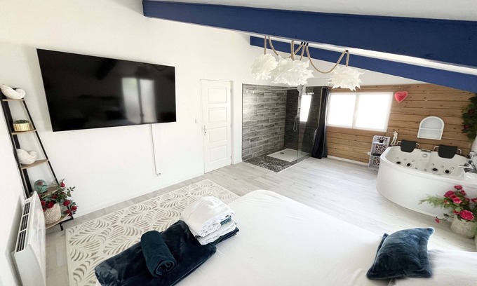 Mauguio House | The Amantis suite, XXL Bath and Sauna in Mauguio