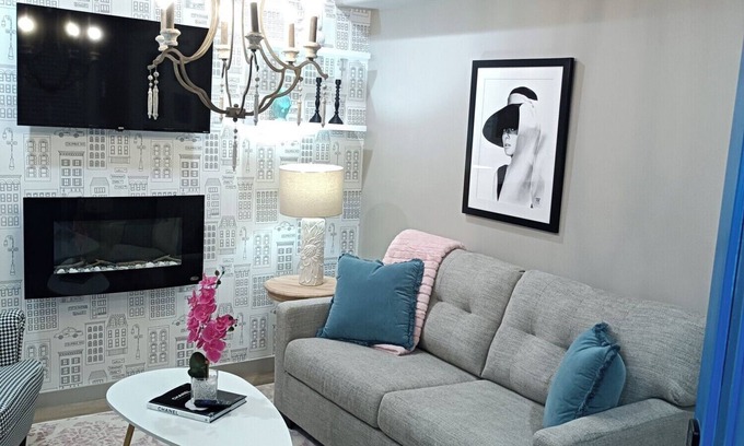 Williams Bay Apartment | The American Hotel - Breakfast at Tiffany's Suite 3 - Downtown Williams Bay