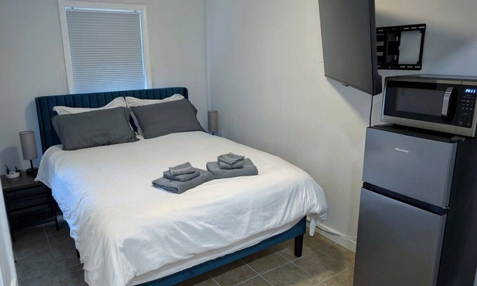 Old Lyme Apartment | The Anchor at Soundview · Beach+Ocean+Sunrise