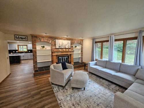 Sand Lake House | The Anchorage Abode, Freshly Renovated in 2024