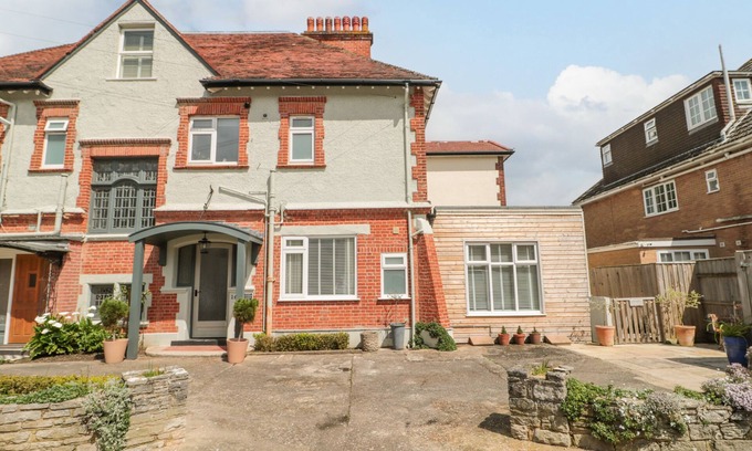Westbourne Cottage | THE ANCHORAGE, pet friendly, character holiday cottage in Bournemouth