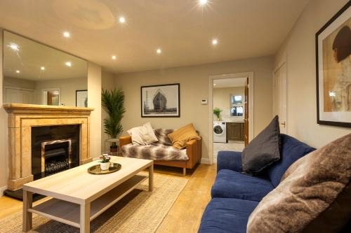 Ormeau House | The Annadale - Luxury 3 bd House - Gold Short Term Stays