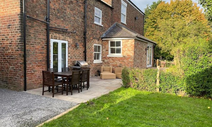 Scawton House | The Annex: 2 bedroom cottage, countryside, peaceful getaway with garden