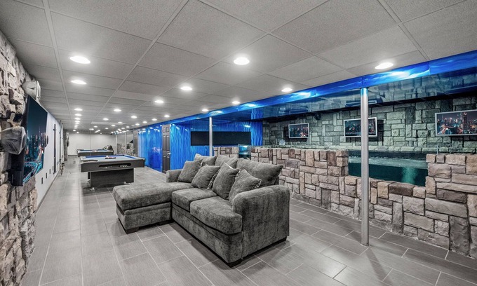 Sterling Heights House | The Aquarium House