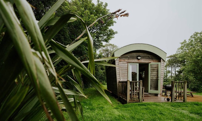 Camborne Cabin | 'The Arc' Self-contained eco hut, Nr St Ives, Cornwall