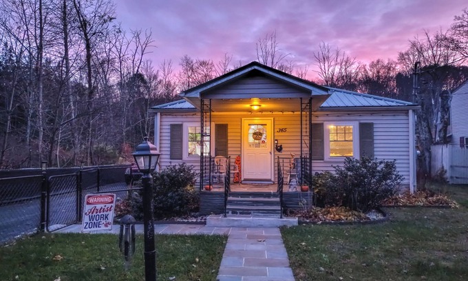 Scotrun House | The Artist Studio Loft - Poconos - Hot Tub