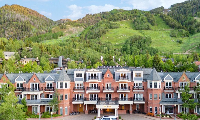 Aspen Apartment | The Aspen Mountain Residences Luxury Studio King Room Mountainside