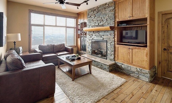 Big White Ski Resort Apartment | The Aspens 3 Ski-In Ski-Out Chalet