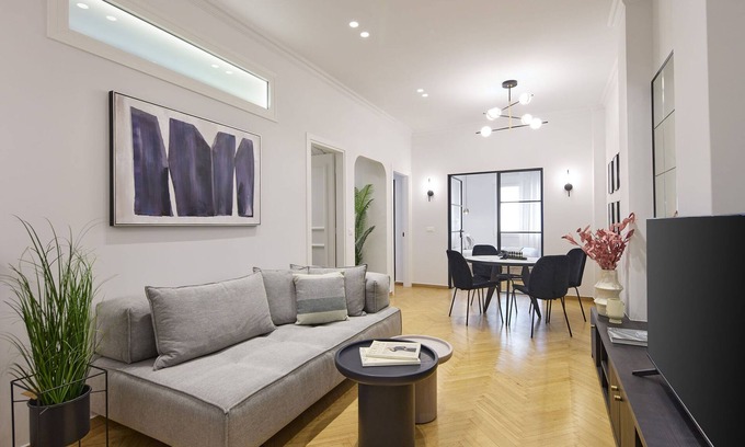 Neapoli Apartment | The Athenian Chic & Elegant Residence in Kolonaki