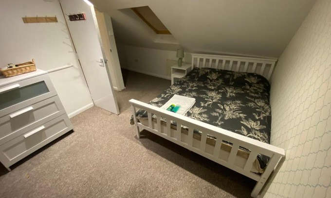 Plymouth House | The Attic En-suite Room