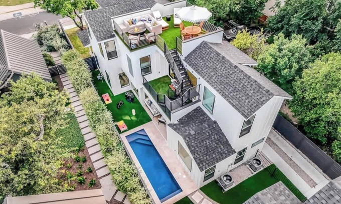 Clarksville House | The Austoria: Luxury Skyline Estate w/Pool
