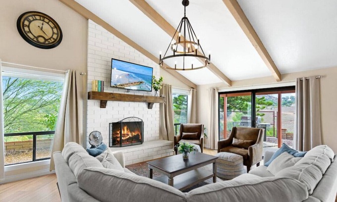 Fallbrook House | The Avocado House, Hot Tub, Game Room, Views