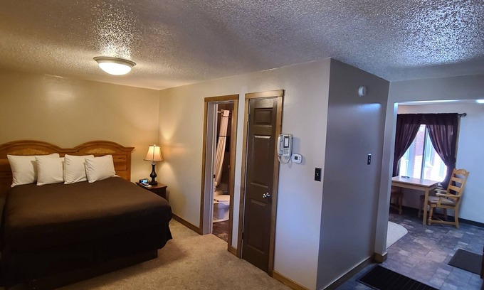 Lewistown Hotel | The B&B Motel
