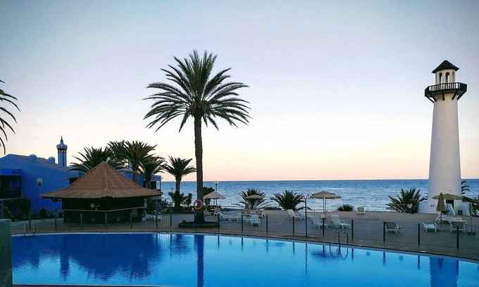 Playa del Aguila Apartment | THE BEACH HOME FRONT THE SEE