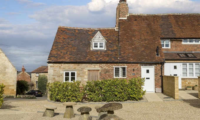 Stretton on Fosse Cottage | The Bakery is a charming character cottage, beautifully refurbished to provide comfortable living