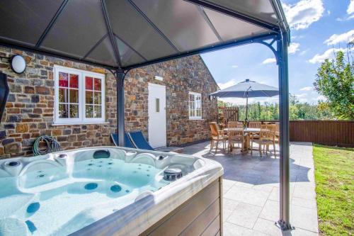 Nantgarw House | The Barn - 4 Bedroom - Tyn-Y-Coed Farm - Cardiff