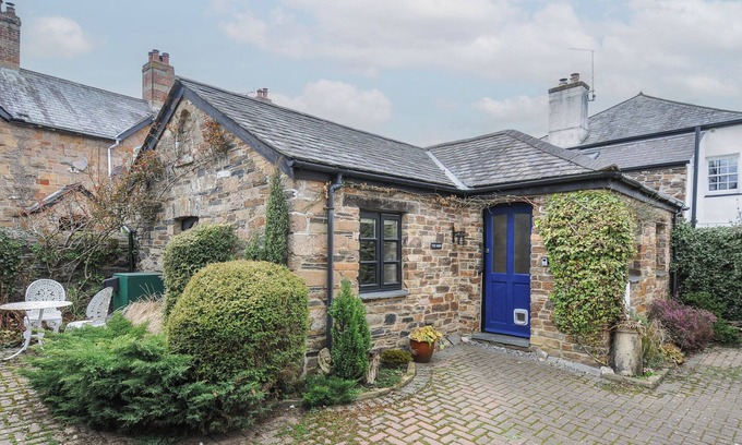 Lifton Cottage | THE BARN, pet friendly, character holiday cottage in Lifton