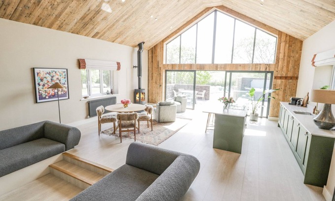 Llanfechell House | THE BARN, romantic, luxury holiday cottage in Llanfechell