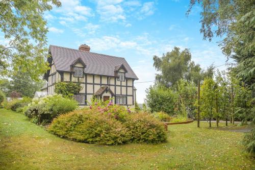 Woofferton House | The Barracks - Cottage