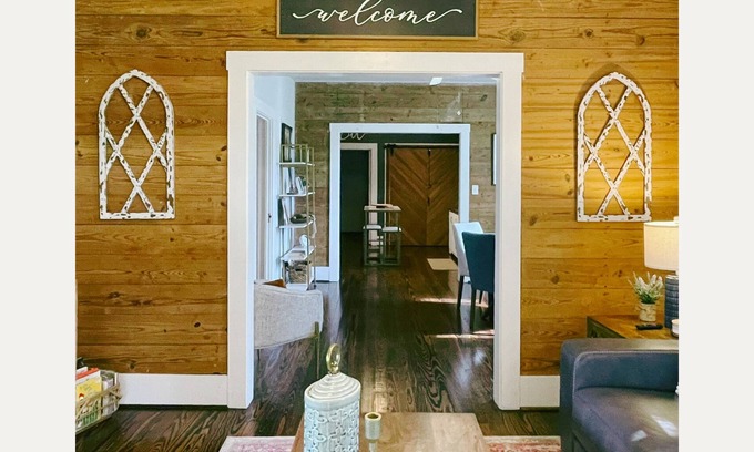 Schulenburg House | The Baum Suite: Charming 1950s Gem in Schulenburg ~New Owner~