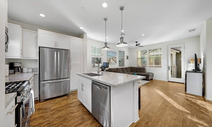 Imperial Beach Apartment | The Beach Hive/Newly remodeled