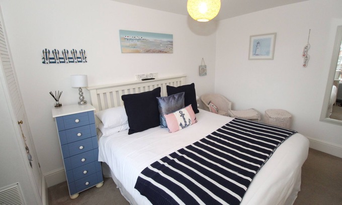Rye Foreign House | The Beach Hut Room 4 - The Kings Head Rye