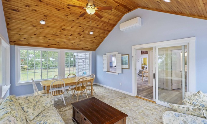 Dennis House | The Beach is waiting for you!