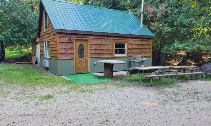 Thompsonville House | The "Bear Den" Betsie river waterfront Guest home.