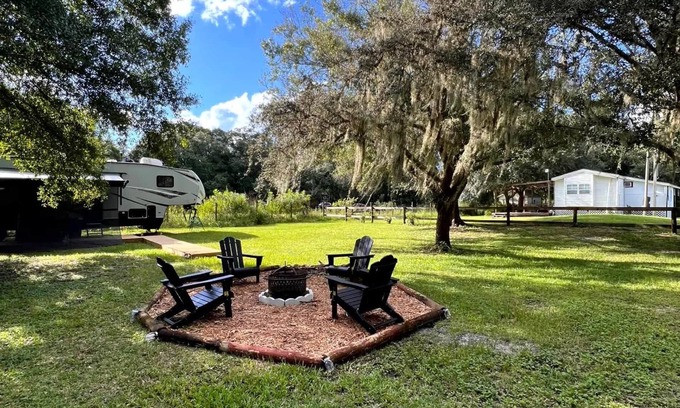 Venus House | The Bear Retreat at Venus