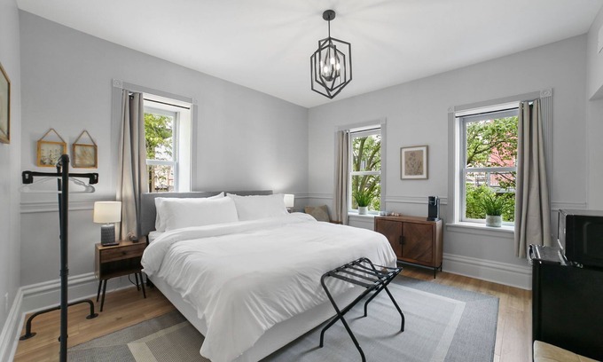St. Charles Apartment | The Bear Suite at Divine Otter