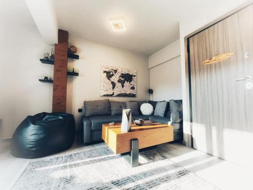 Lesvos Apartment | The Beehive