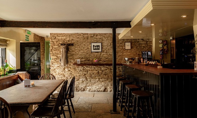 Lechlade Hotel | The Bell Inn