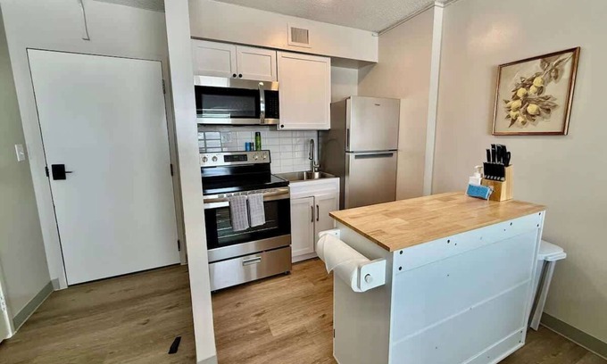 North Central Omaha Apartment | The Benson at Modern Heights