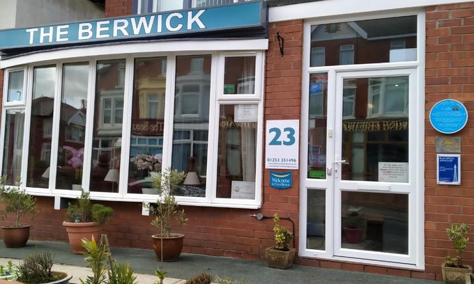 North Shore House | The Berwick - Over 40's Only