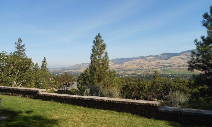 Ashland Villa | The Best In Ashland: Magnificent View, Privacy, Quality, Convenience, Very Clean